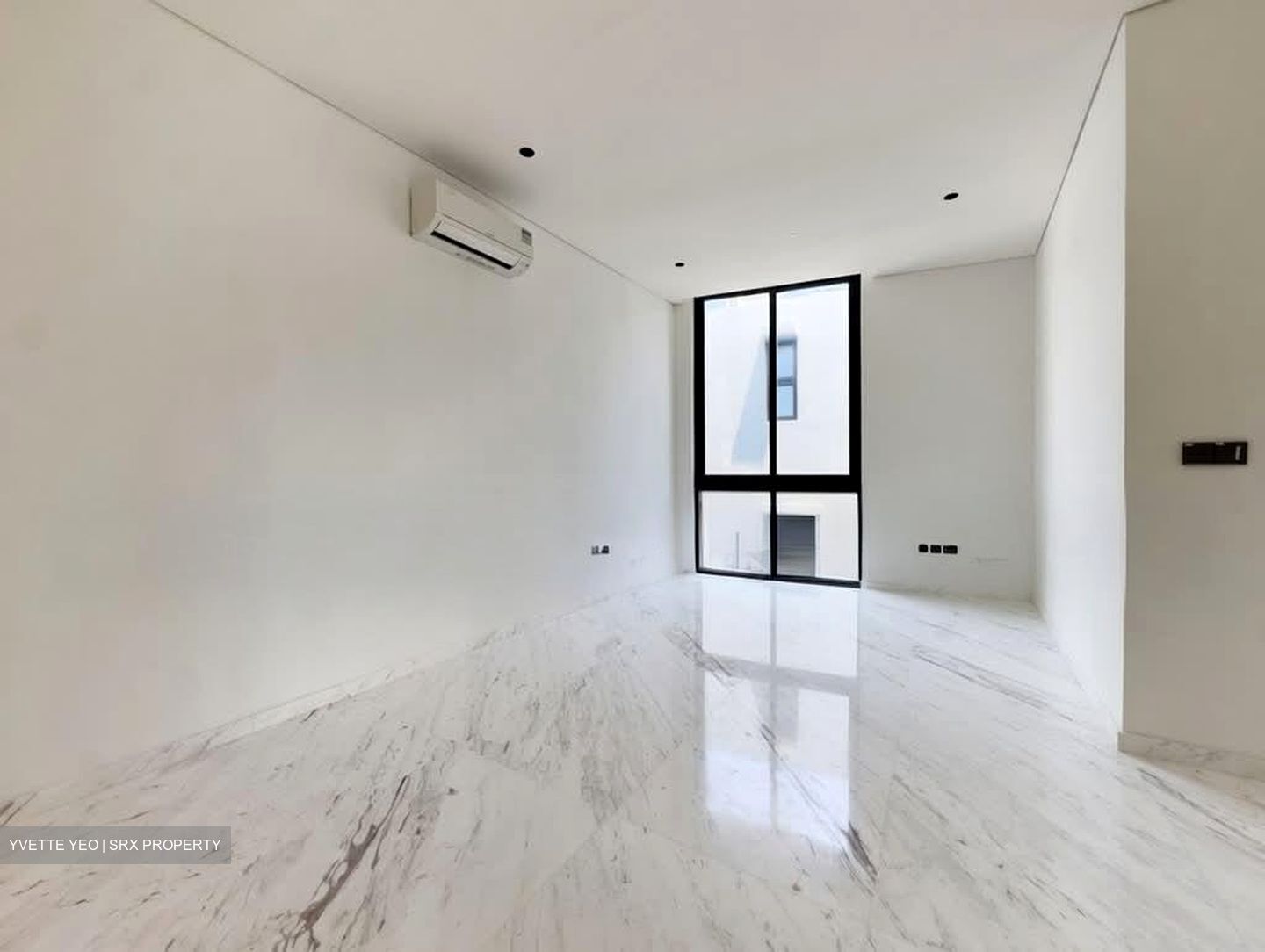 Elizabeth Drive (D23), Terrace #555697411